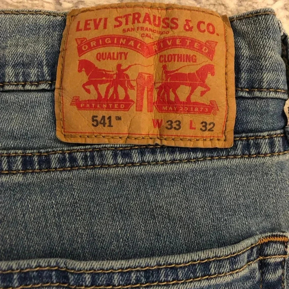 Levi’s 541 Red Tab Mens Blue Jeans 33x32 Light Wash Bootcut Midrise - Picture 4 of 4